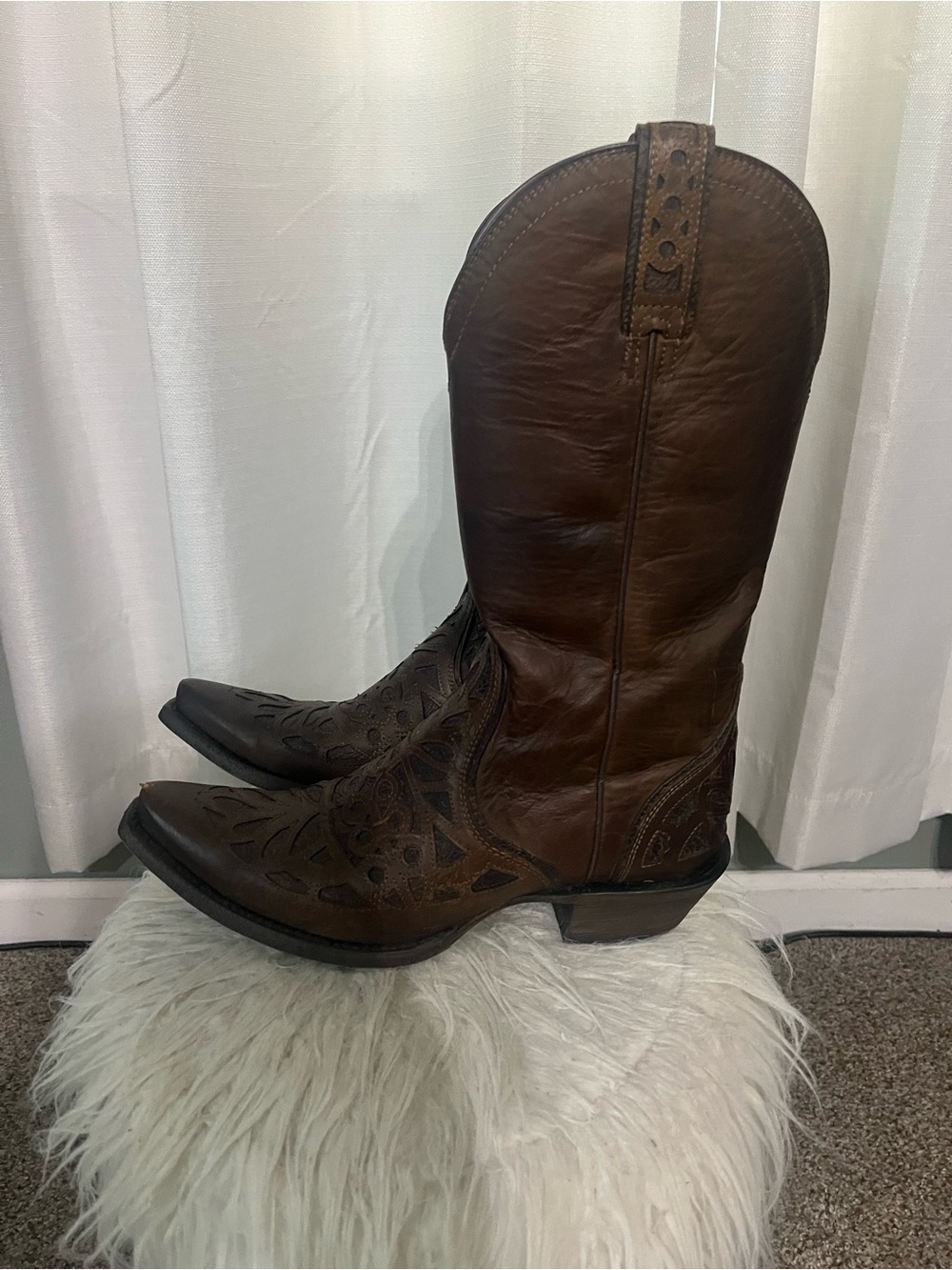 Women’s Ariat snip toe cowboy boots